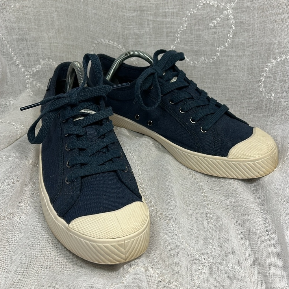 Palladium NWOT canvas sneakers